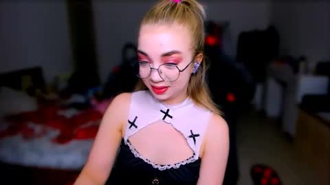 Snapshot of blinkofeyess chatting on 03-11-26, 07:03 Nicole online show from 03-11-26, 07:03