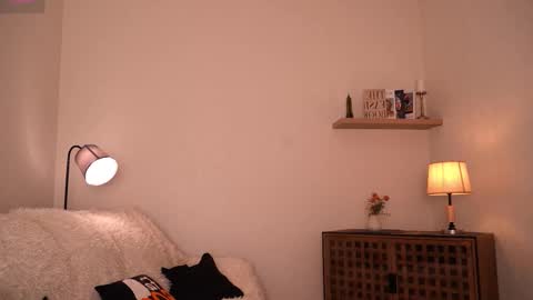 Snapshot of blissdilley chatting on 11-15-25, 04:10 Scarlett NEXT LIVE 5AM gmt online show from 11-15-25, 04:10