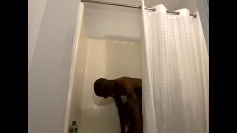 Snapshot of blkbttm4u chatting on 12-25-24, 04:01 dj hrd2top online show from 12-25-24, 04:01