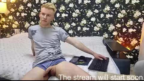 blond_boy69 online show from 05-13-26, 09:44