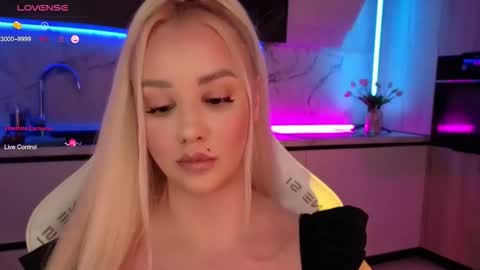 Lana online show from 10-24-25, 08:11