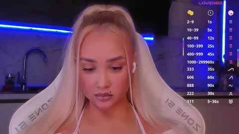 Snapshot of blond_diamond chatting on 05-01-26, 02:27 Lana online show from 05-01-26, 02:27