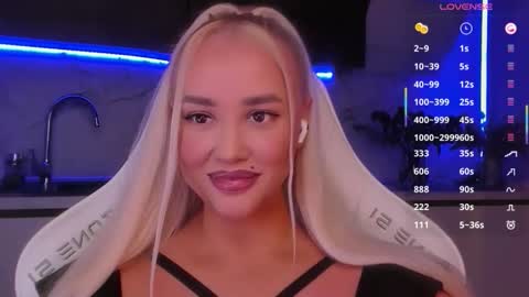 Snapshot of blond_diamond chatting on 05-12-26, 01:25 Lana online show from 05-12-26, 01:25