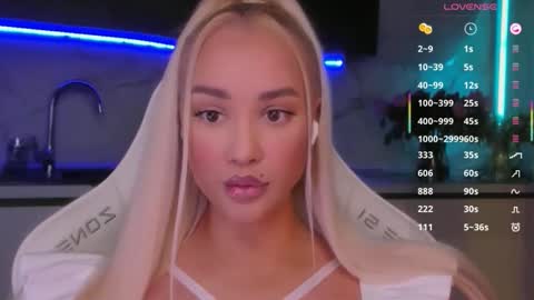 Snapshot of blond_diamond chatting on 05-18-26, 03:13 Lana online show from 05-18-26, 03:13