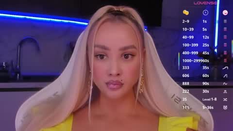 Snapshot of blond_diamond chatting on 06-14-26, 06:37 Lana online show from 06-14-26, 06:37