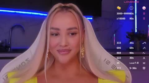 Snapshot of blond_diamond chatting on 06-18-26, 09:25 Lana online show from 06-18-26, 09:25