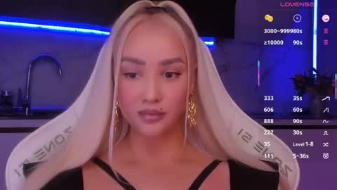 Snapshot of blond_diamond chatting on 06-19-26, 05:06 Lana online show from 06-19-26, 05:06