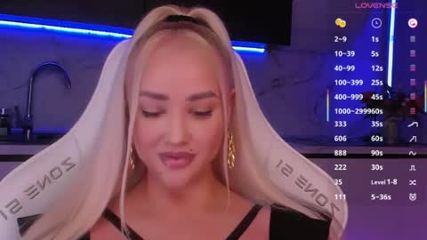 Snapshot of blond_diamond chatting on 06-21-26, 04:53 Lana online show from 06-21-26, 04:53