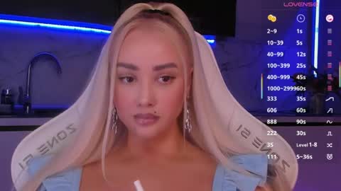 Snapshot of blond_diamond chatting on 06-22-26, 06:16 Lana online show from 06-22-26, 06:16