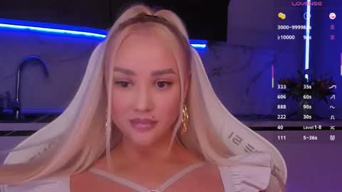 Snapshot of blond_diamond chatting on 06-25-26, 06:12 Lana online show from 06-25-26, 06:12