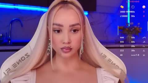 Snapshot of blond_diamond chatting on 07-05-26, 03:30 Lana online show from 07-05-26, 03:30