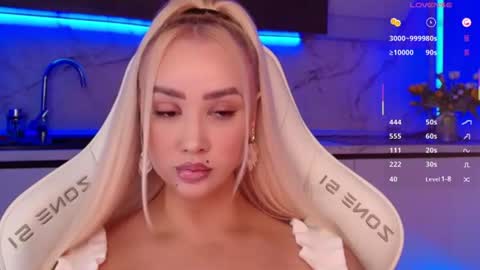 Snapshot of blond_diamond chatting on 07-09-26, 04:27 Lana online show from 07-09-26, 04:27