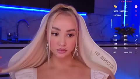 Snapshot of blond_diamond chatting on 07-09-26, 05:28 Lana online show from 07-09-26, 05:28