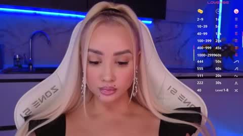 Snapshot of blond_diamond chatting on 07-10-26, 05:45 Lana online show from 07-10-26, 05:45