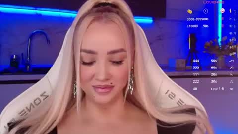Snapshot of blond_diamond chatting on 07-15-26, 05:40 Lana online show from 07-15-26, 05:40