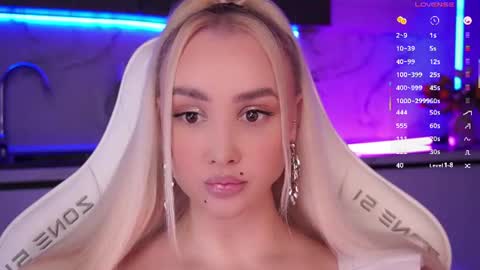 Snapshot of blond_diamond chatting on 07-18-26, 06:23 Lana online show from 07-18-26, 06:23