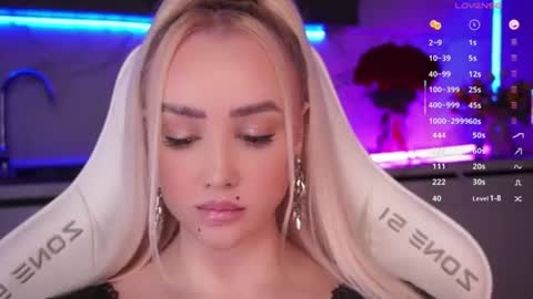 Snapshot of blond_diamond chatting on 07-19-26, 05:38 Lana online show from 07-19-26, 05:38