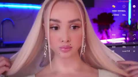 Snapshot of blond_diamond chatting on 07-22-26, 05:49 Lana online show from 07-22-26, 05:49