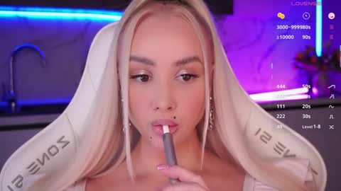Snapshot of blond_diamond chatting on 07-24-26, 07:23 Lana online show from 07-24-26, 07:23