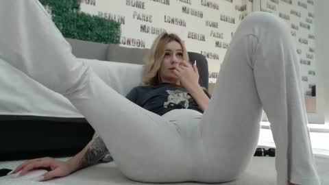 blonddaiana23 online show from 02-15-25, 05:09