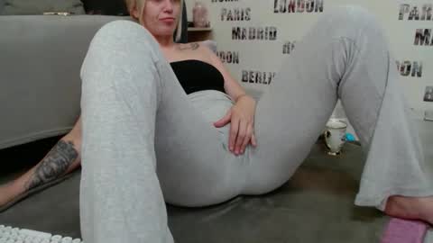 Snapshot of blonddaiana23 chatting on 05-30-26, 07:00 blonddaiana23 online show from 05-30-26, 07:00