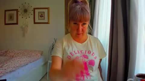 Nicole online show from 04-15-26, 03:46