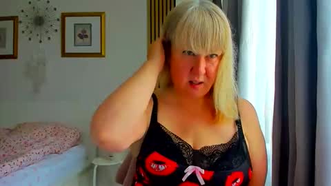 Nicole online show from 06-11-26, 10:24