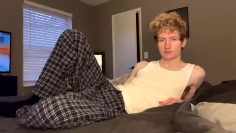 Snapshot of blonde_boi99 chatting on 02-01-25, 12:37 Blondie online show from 02-01-25, 12:37