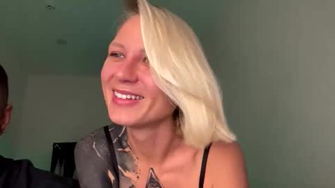 blonde_fuck_couple online show from 06-03-26, 12:24