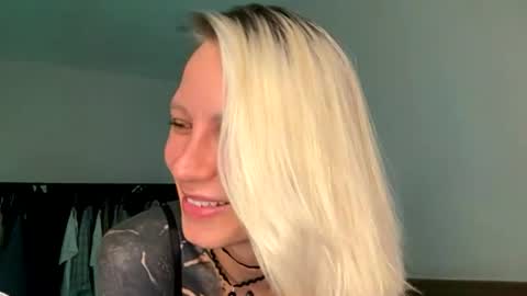 blonde_fuck_couple online show from 06-19-26, 05:12