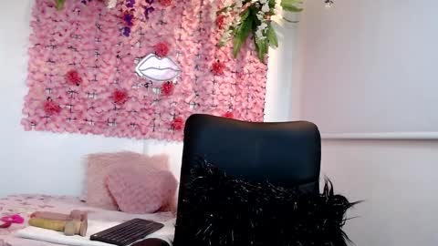 blonde_squirt_ online show from 12-22-24, 01:01