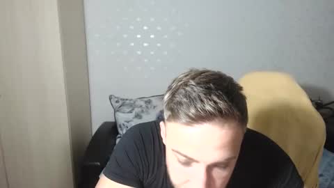 Snapshot of blondeagle chatting on 12-11-24, 08:39 Mr Blond online show from 12-11-24, 08:39