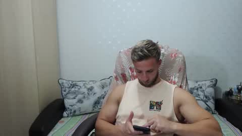 Snapshot of blondeagle chatting on 10-17-25, 08:33 Mr Blond online show from 10-17-25, 08:33