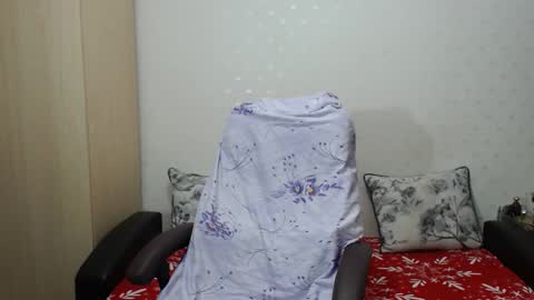 Snapshot of blondeagle chatting on 11-04-25, 07:40 Mr Blond online show from 11-04-25, 07:40