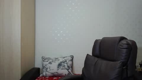 Snapshot of blondeagle chatting on 11-07-25, 08:42 Mr Blond online show from 11-07-25, 08:42