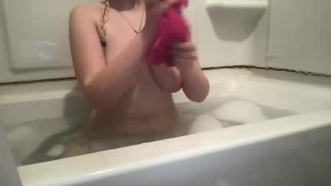 Snapshot of blondebaby18x chatting on 12-15-25, 02:21 BlondeBaby online show from 12-15-25, 02:21