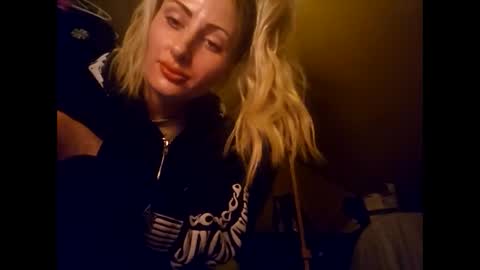Snapshot of blondebellaaa3 chatting on 01-16-25, 01:04 Gia online show from 01-16-25, 01:04