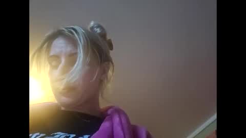 Snapshot of blondebellaaa3 chatting on 01-20-25, 07:14 Gia online show from 01-20-25, 07:14