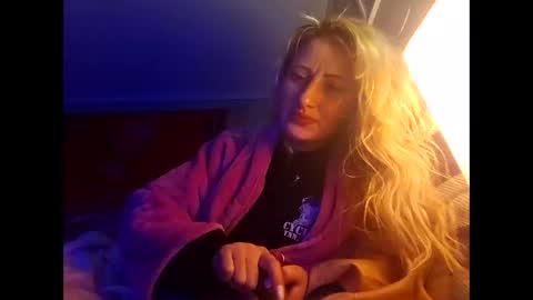 Snapshot of blondebellaaa3 chatting on 01-24-25, 08:02 Gia online show from 01-24-25, 08:02