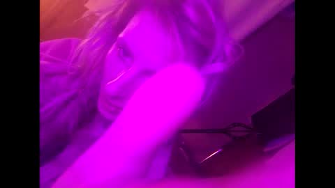 Snapshot of blondebellaaa3 chatting on 03-01-25, 04:47 Gia online show from 03-01-25, 04:47