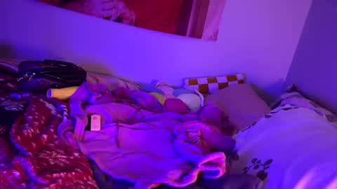 Snapshot of blondebellaaa3 chatting on 11-07-25, 02:44 Gia online show from 11-07-25, 02:44