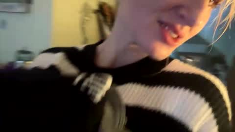 Snapshot of blondebellaaa3 chatting on 11-14-25, 08:07 Gia online show from 11-14-25, 08:07