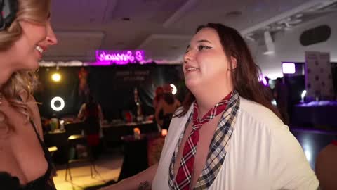 Snapshot of blondefoxsilverfox chatting on 02-01-25, 02:16 blondefoxsilverfox online show from 02-01-25, 02:16