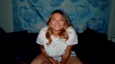 Snapshot of blonderebelxoxo chatting on 04-06-26, 06:36 Tee online show from 04-06-26, 06:36