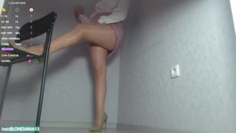 Snapshot of blondiana chatting on 03-12-26, 09:48 Im Di. I smell naked even when Im dressed. online show from 03-12-26, 09:48