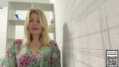 Snapshot of blondie_xoxoxo chatting on 10-16-25, 06:03 blondie_xoxoxo online show from 10-16-25, 06:03