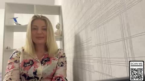 Snapshot of blondie_xoxoxo chatting on 10-20-25, 05:46 blondie_xoxoxo online show from 10-20-25, 05:46