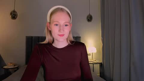 Mia online show from 12-24-24, 08:38