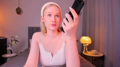 Mia online show from 01-07-25, 06:35