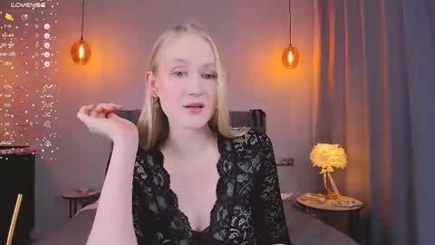 Mia online show from 02-28-25, 07:35